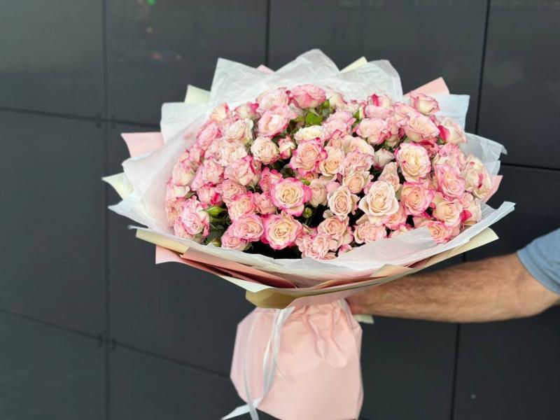 Розы кустовые розовые 35 штук