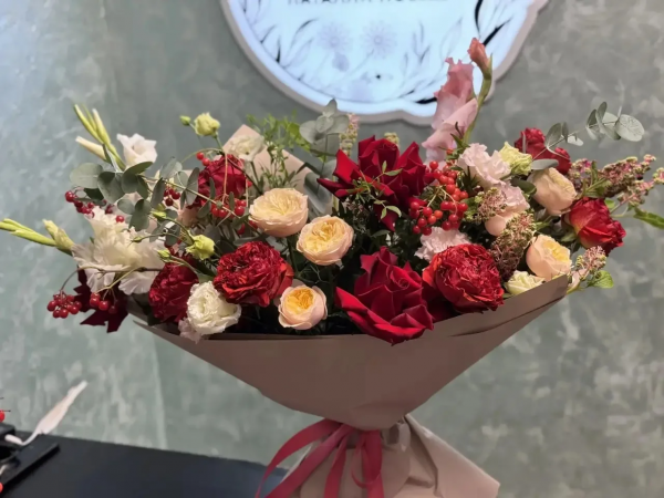Букет Роскошный с розами микс