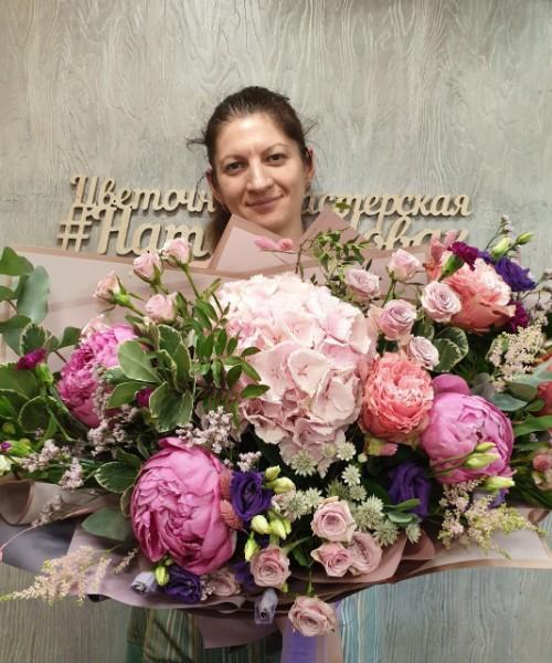 Букет шикарный с пионами и гортензией